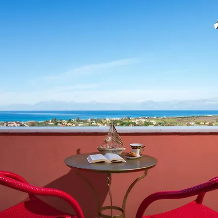 Mare E Monti * Almiros Beach