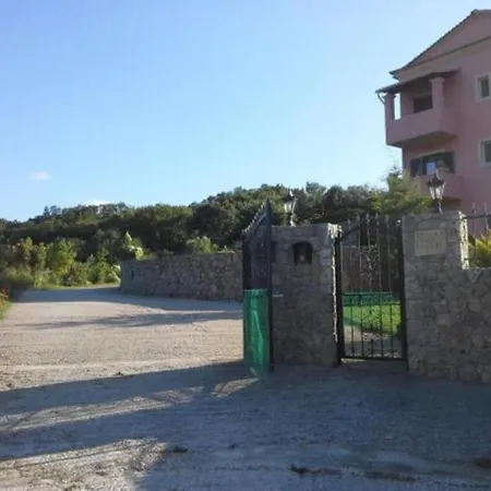 Mare E Monti * Almiros Beach